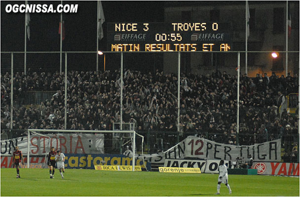 La ola fait son apparition dans les tribunes du Ray, ici en BSN