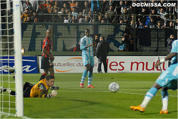 ... tandis que Lloris sauve son équipe du 2 à 0