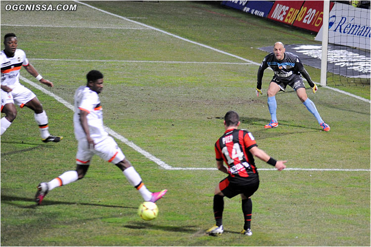 Nice revient rapidement dans le match : Centre de Jérémy Pied...