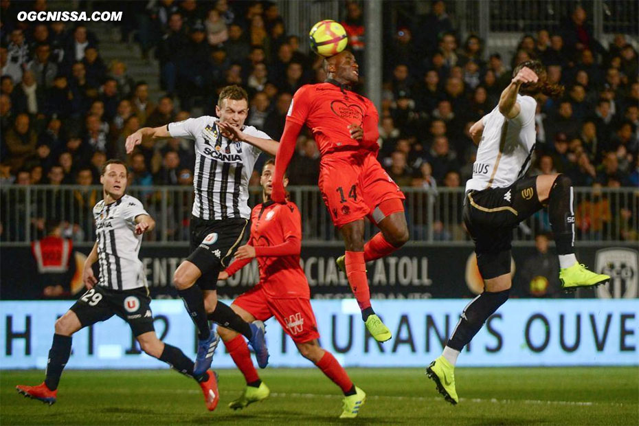 Ignatius Ganago est titulaire en pointe