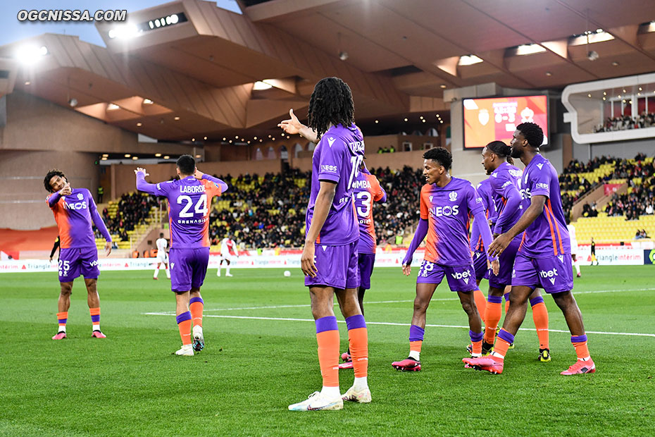 Jean-Clair Todibo et Khephren Thuram après le but