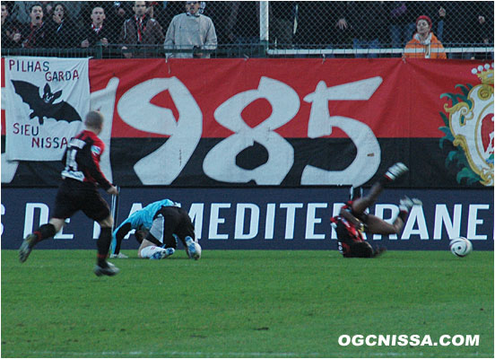 Baky Koné est percuté par Warmuz, c'est le penalty !