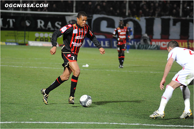 Loïc Rémy, très peu en vue