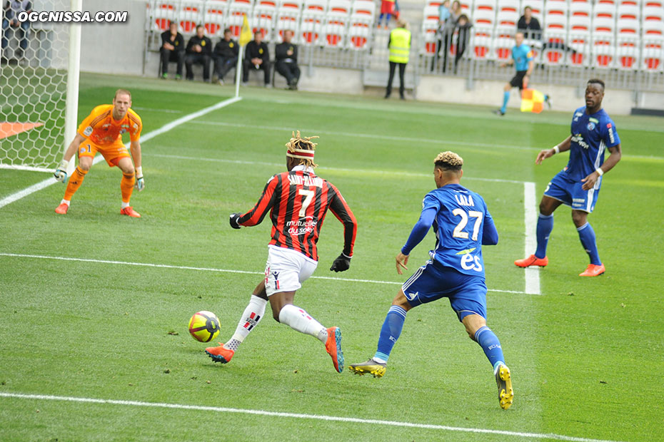 Allan Saint Maximin aura enrhumé tout le match Lala