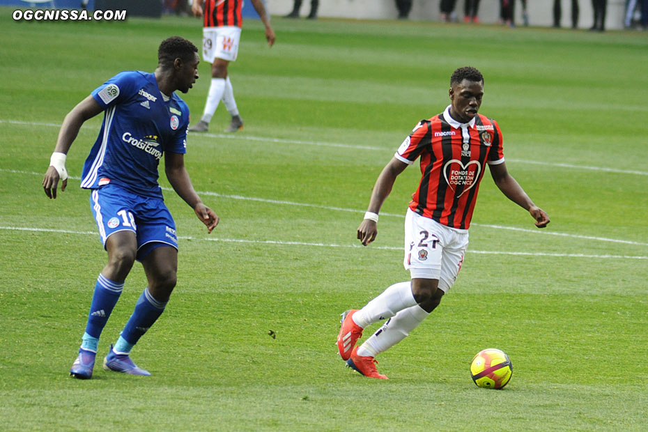 Jean-Victor Makengo replacé avant-centre sur ce match