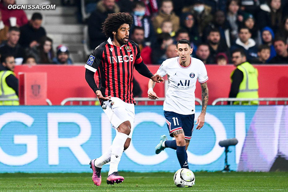 Dante Bonfim en défense centrale