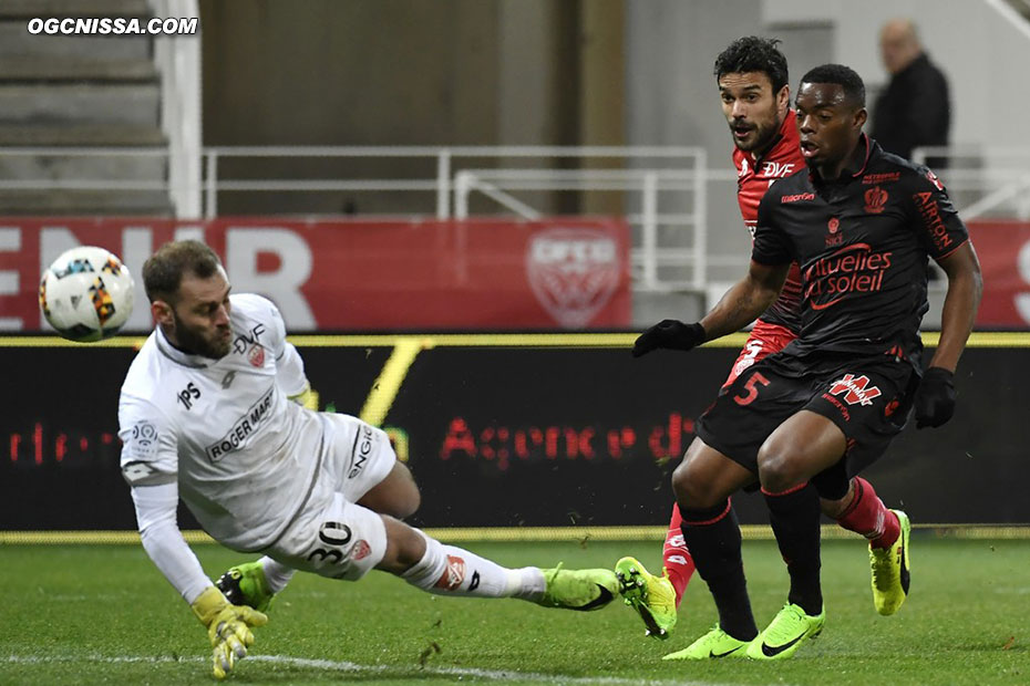 Wylan Cyprien trouve l'ouverture en fin de match