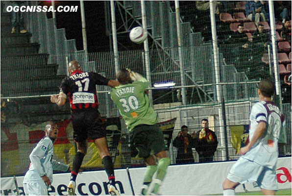 Charles Itandge est l'auteur d'un grand match dans la cage lensoise