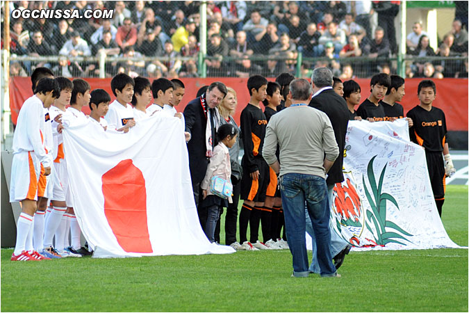 A la mi-temps, une équipe japonaise vient participer au challenge Orange