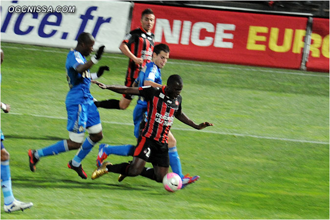 Faute sur Esmael Gonçalves et enfin penalty pour Nice