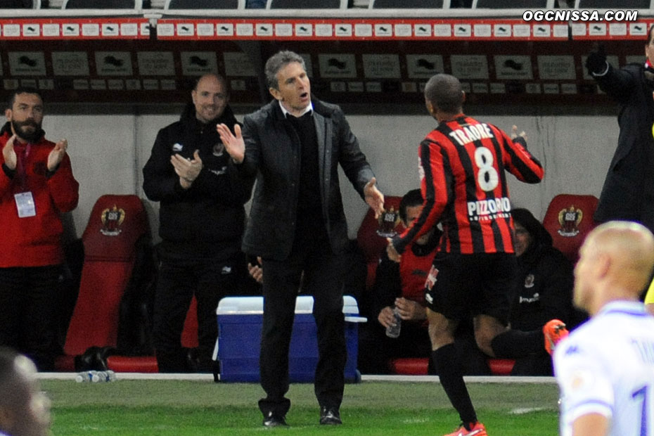 Claude Puel félicite son joueur