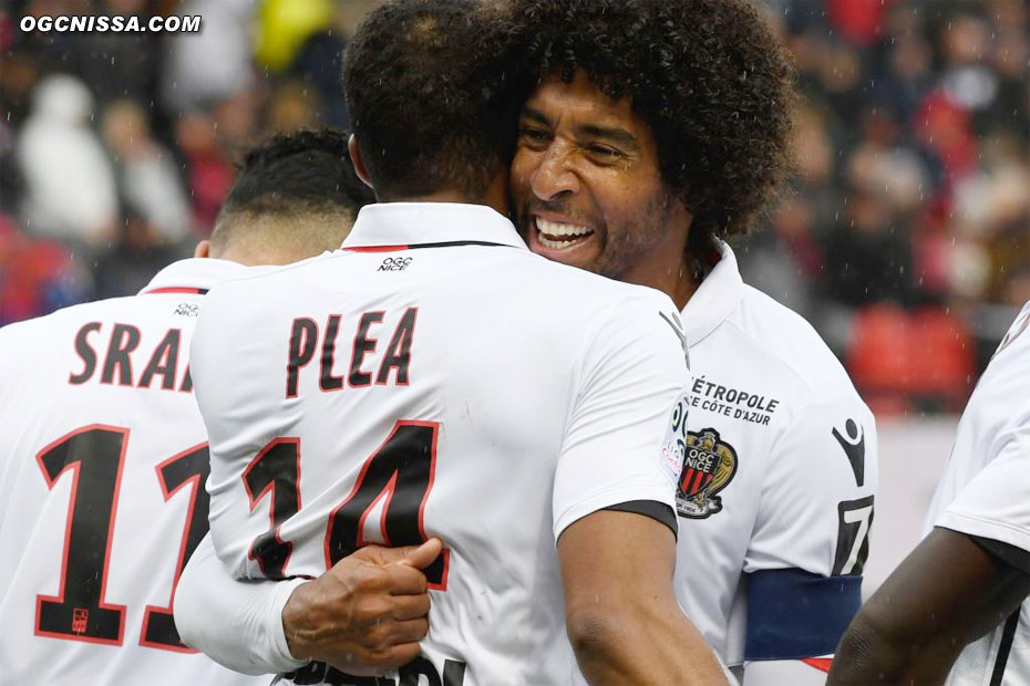 Les félicitations du capitaine Dante Bonfim