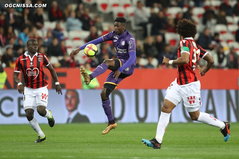 Malang Sarr et Dante Bonfim sont associés en défense centrale