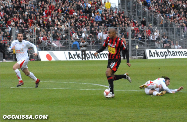 David Bellion manque le 2 à 0