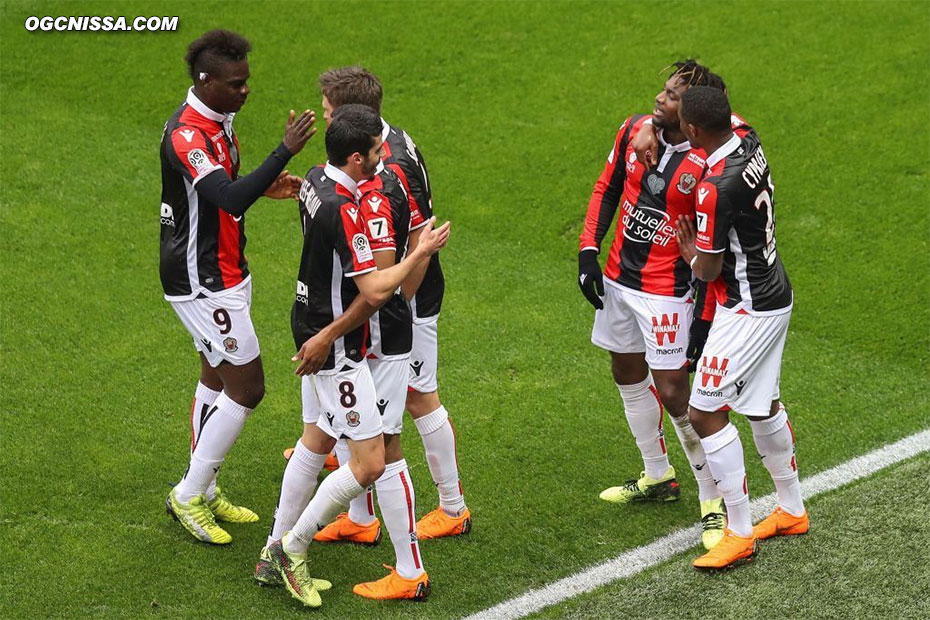 La joie du groupe sur le but d'Allan Saint Maximin