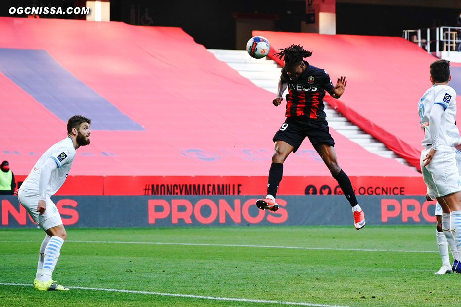 Khephren Thuram ouvre le score de la tête !