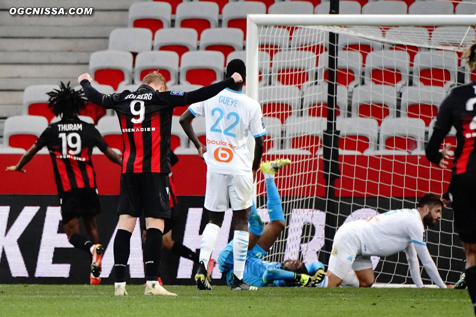 Après une frappe de Kasper Dolberg sur le poteau, Claude-Maurice marque le 3e but niçois