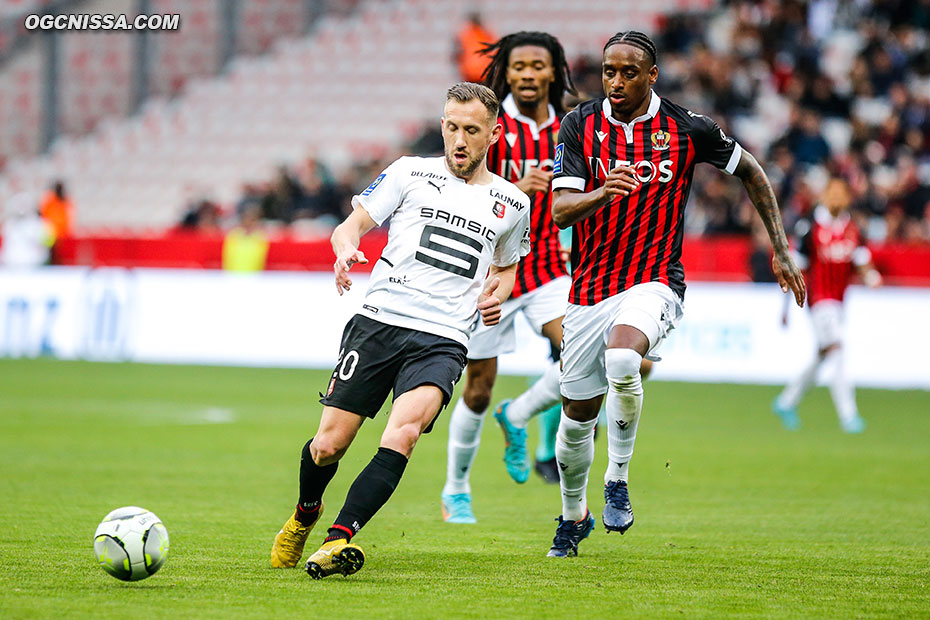 Pablo Rosarion et Khephren Thuram sont titulaire au milieu