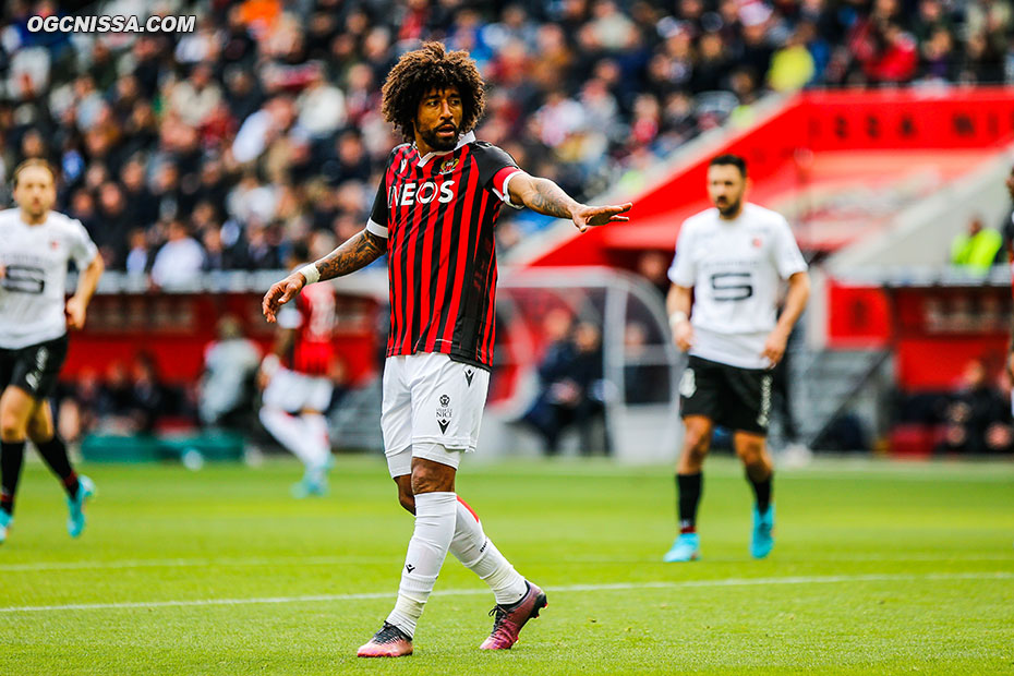 Dante Bonfim en défense centrale