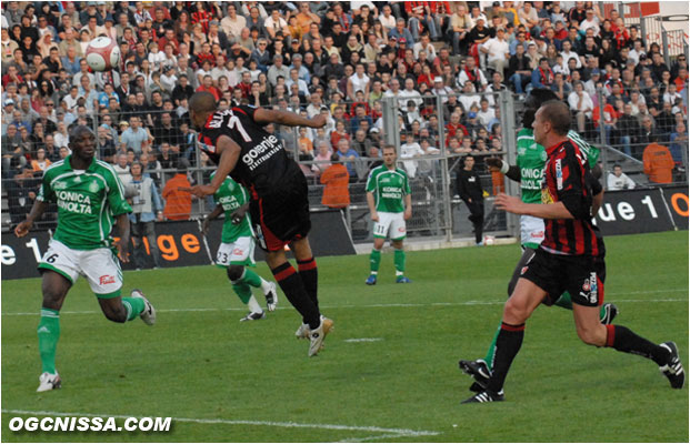 Et ça fini par payer ! Tête et but de David Bellion ! 1 - 1 !