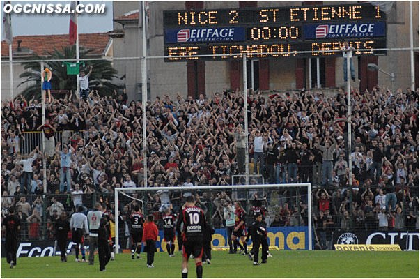 Victoire niçoise 2 à 1 ! Nice posséde 4 points d'avance sur le premier relégable. La BSN fête ça.