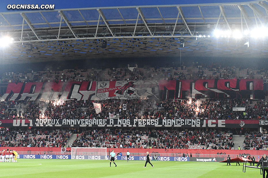 Tifo de la BSN sur l'amitié avec les nancéens pour cette rencontre face à Reims