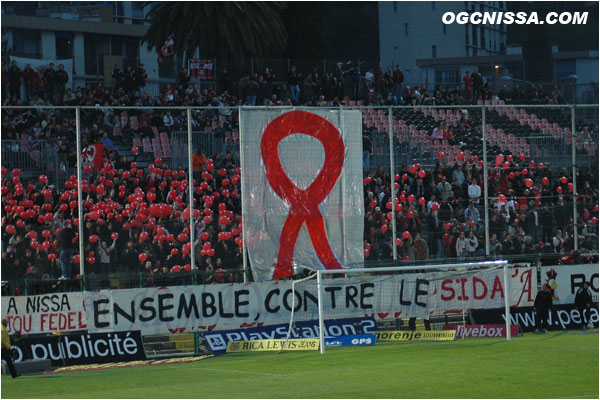 Tifo en faveur du sidaction en seconde...