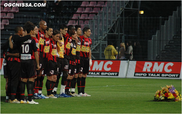 Les joueurs niçois iront devant la BSN avec une gerbe de fleur pour la minute de silence...