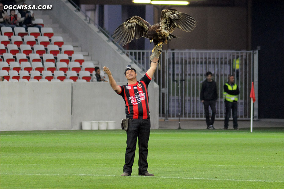 Interdit de stade, l'Aigle est bien présent