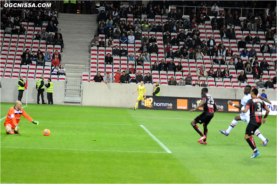 Audard repousse avec difficulté le ballon