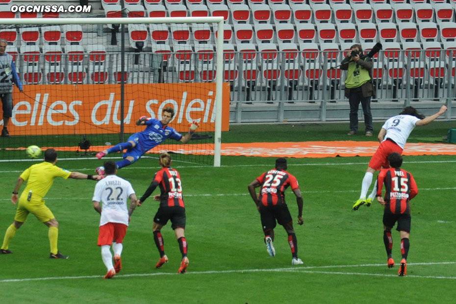 Cavani se fait justice lui même