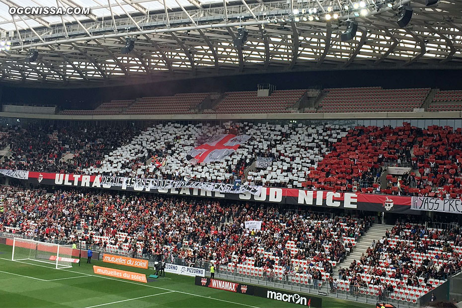 Vue de loin du tifo de la BSN