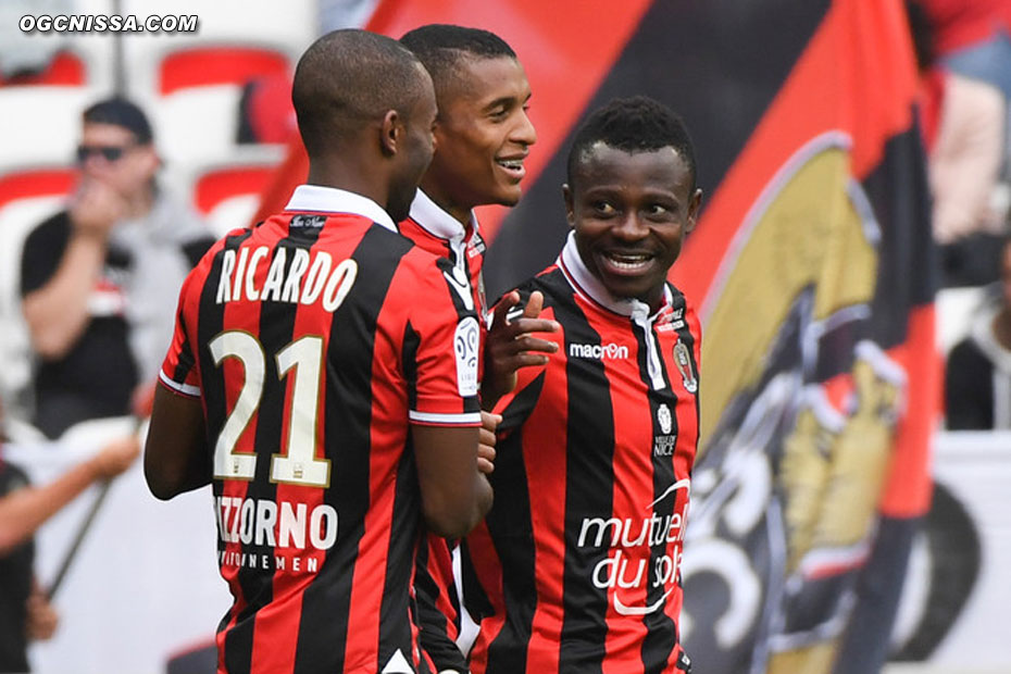 Jean-Michael Seri remercie Dalbert Henrique, qui a provoqué le penalty