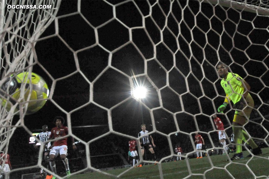 Angers égalisera en fin de match. Score final 1 partout.