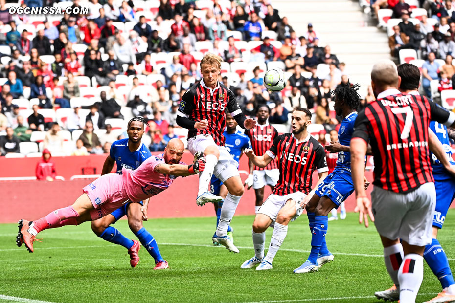 Nice pousse pour ouvrir le score, ici avec Kasper Dolberg