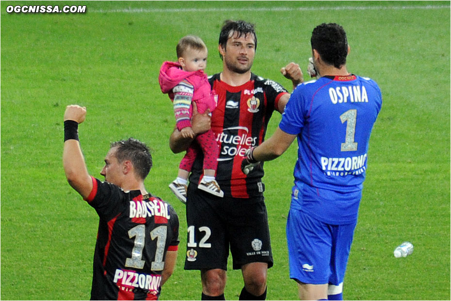 Dario Cvitanich viendra saluer les supporters avec sa petite Lupe