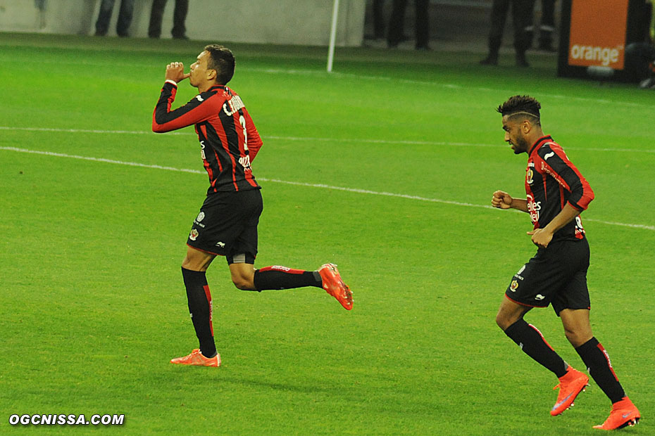 Joie de Carlos Eduardo, avec Jordan Amavi