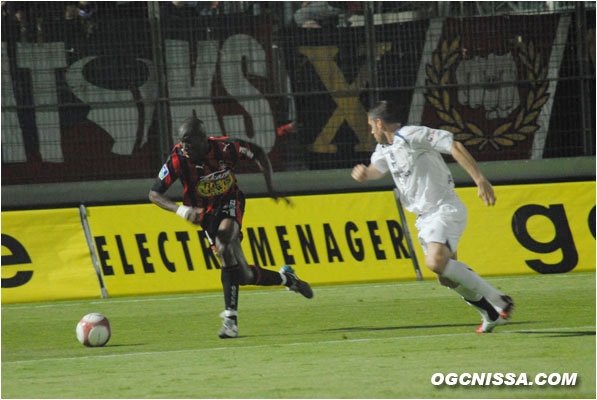 Rod Fanni déborde côté droit