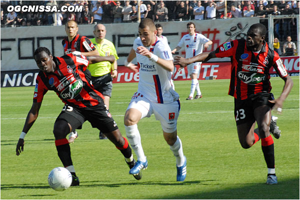 L'attaquant lyonnais est très en vue en début de match