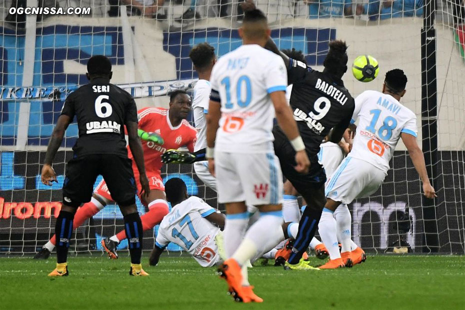 Mario Balotelli ouvre rapidement le score