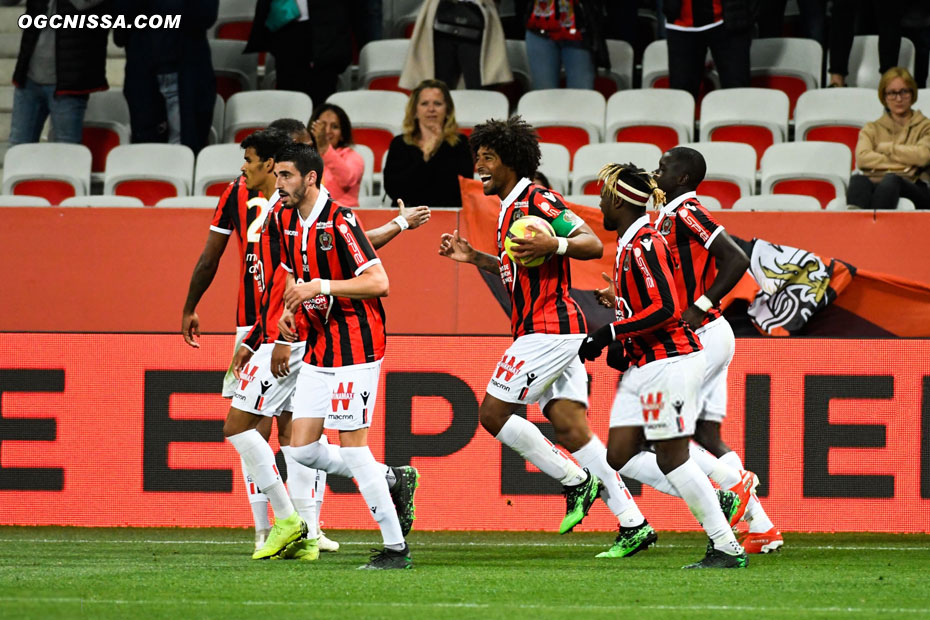 La joie de Dante Bonfim et le groupe