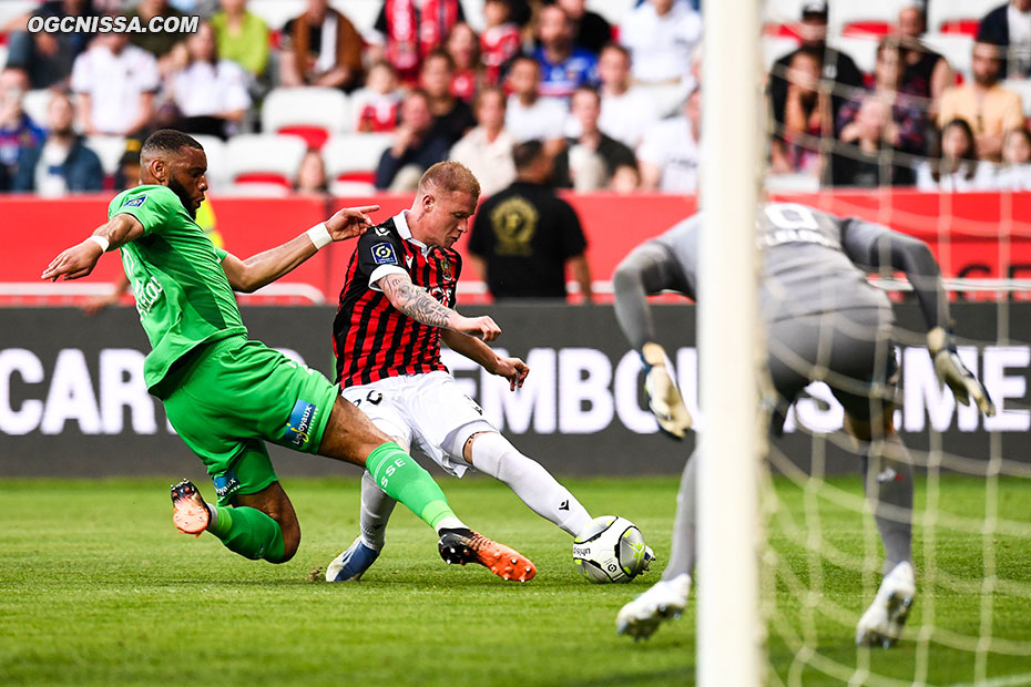 Mené à la pause 2 à 0, Nice va réagir en seconde période. Melvin Bard réduit le score 