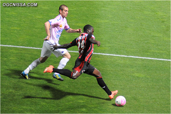 Esmael Goncalves est très actif