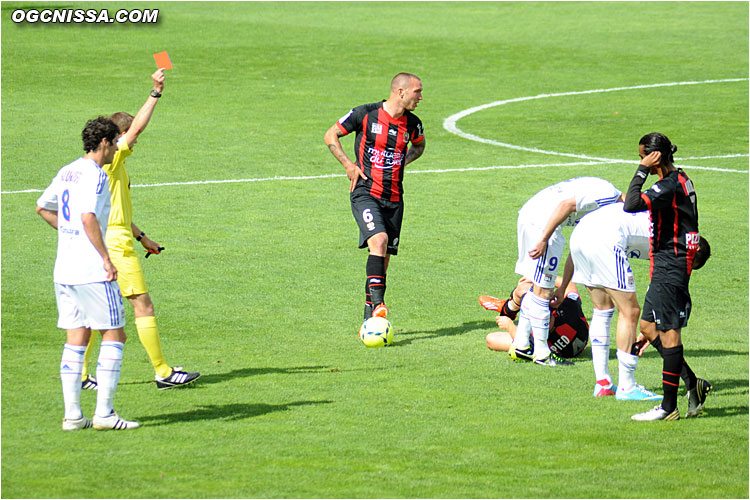 Carton rouge pour une 2e jaune pour Gonalons