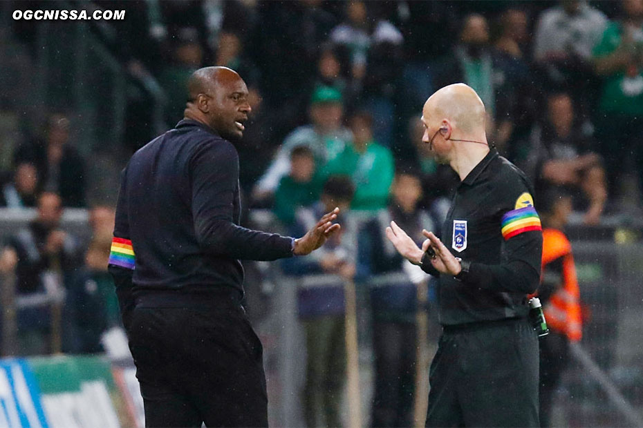 La main est flagrante, M. Gautier ne consulte pas la vidéo, Patrick Vieira ne décolère pas