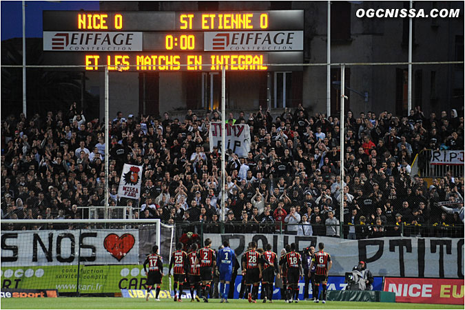 Belle minute de silence pour le jeune Jimmy