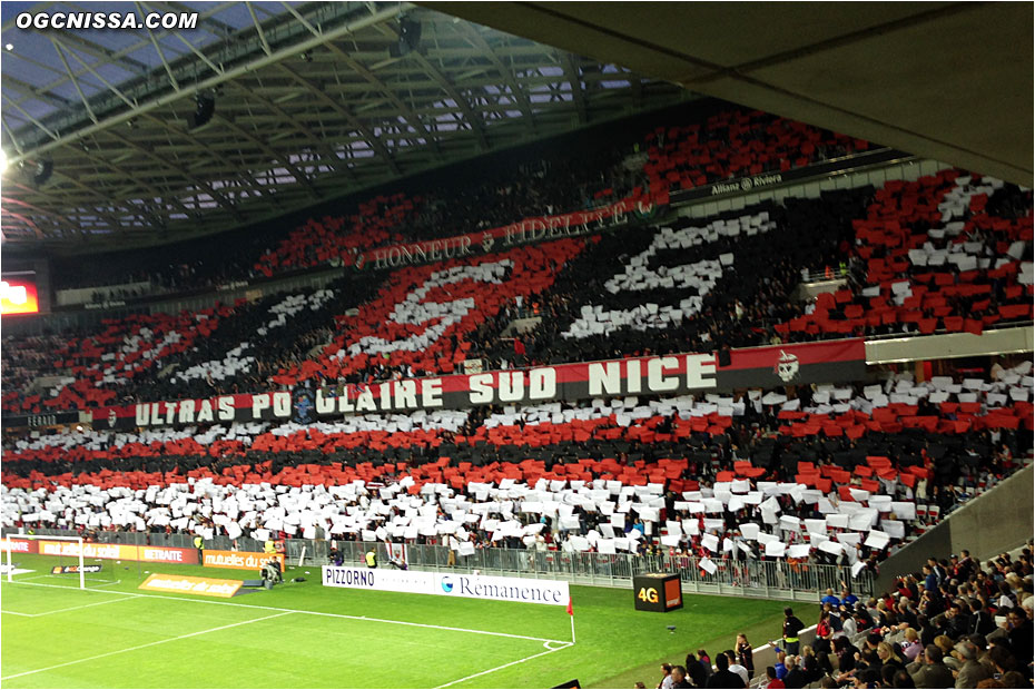 Un tifo qui fait penser à celui organisé par la BSN au stade de France en 2006