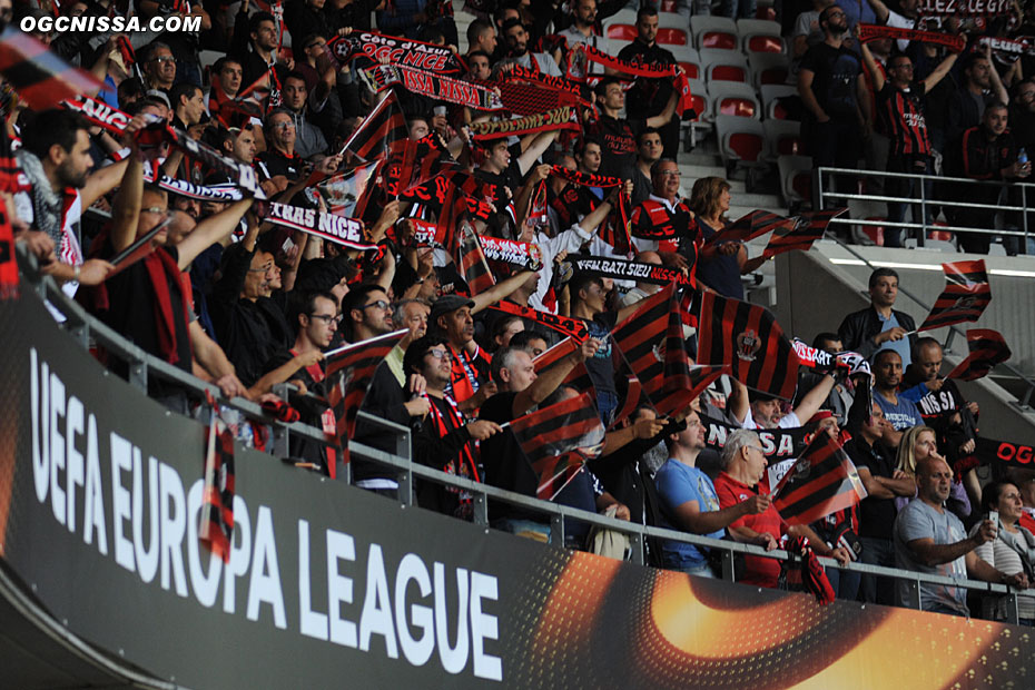 Le stade est aux couleurs de l'Europa League