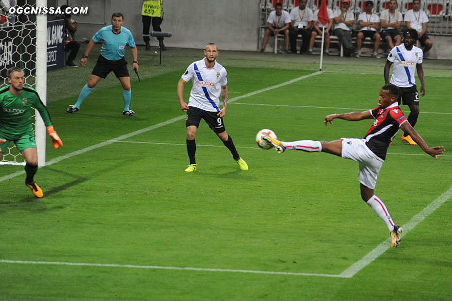 Alassane Pléa conclu