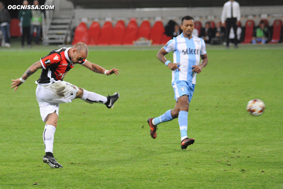 Tentative de Wesley Sneijder